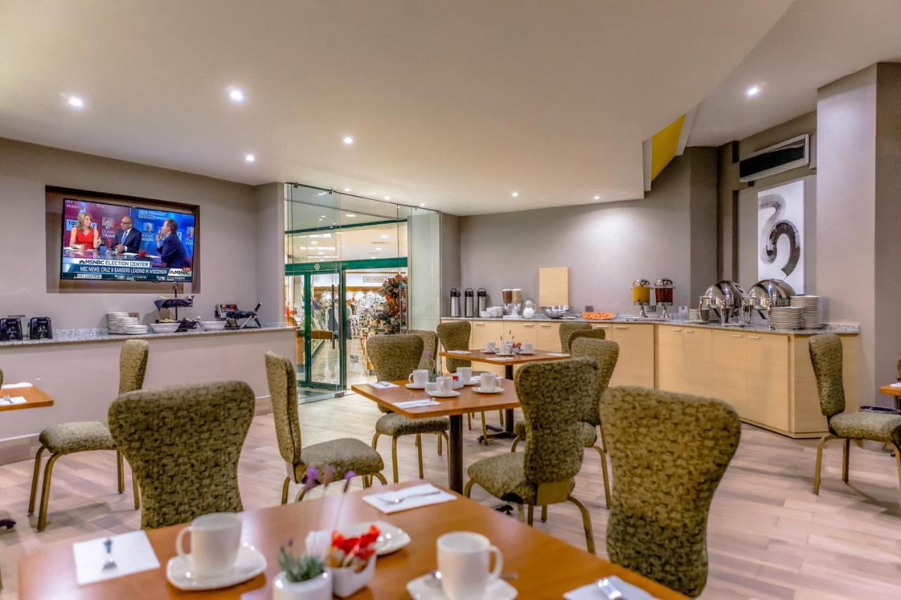La Joya Pachuca Hotel Buitenkant foto The lounge at the airport