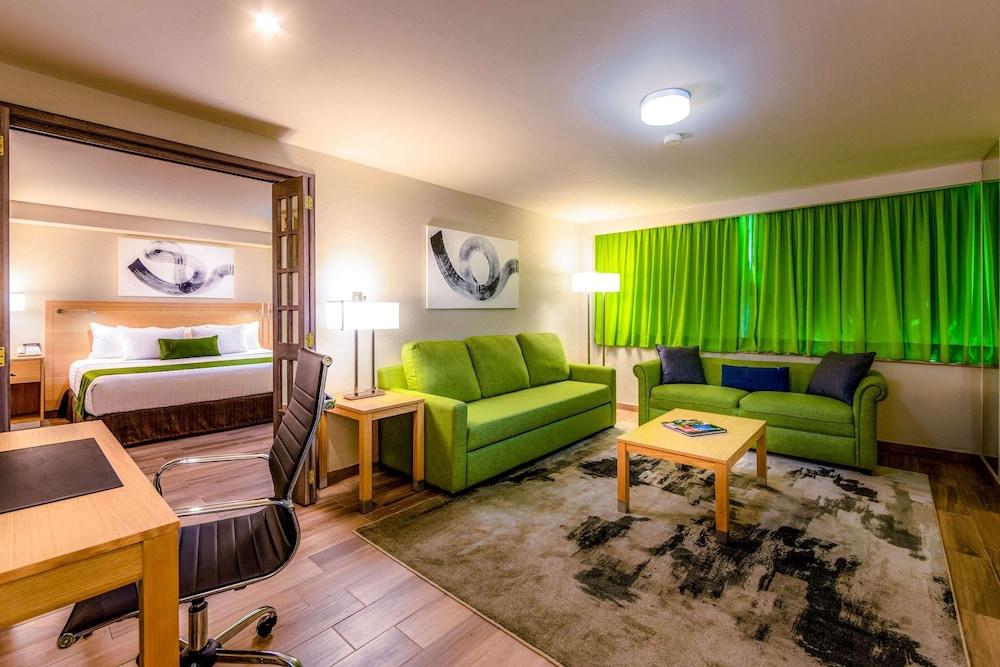 La Joya Pachuca Hotel Buitenkant foto Suite at the hotel