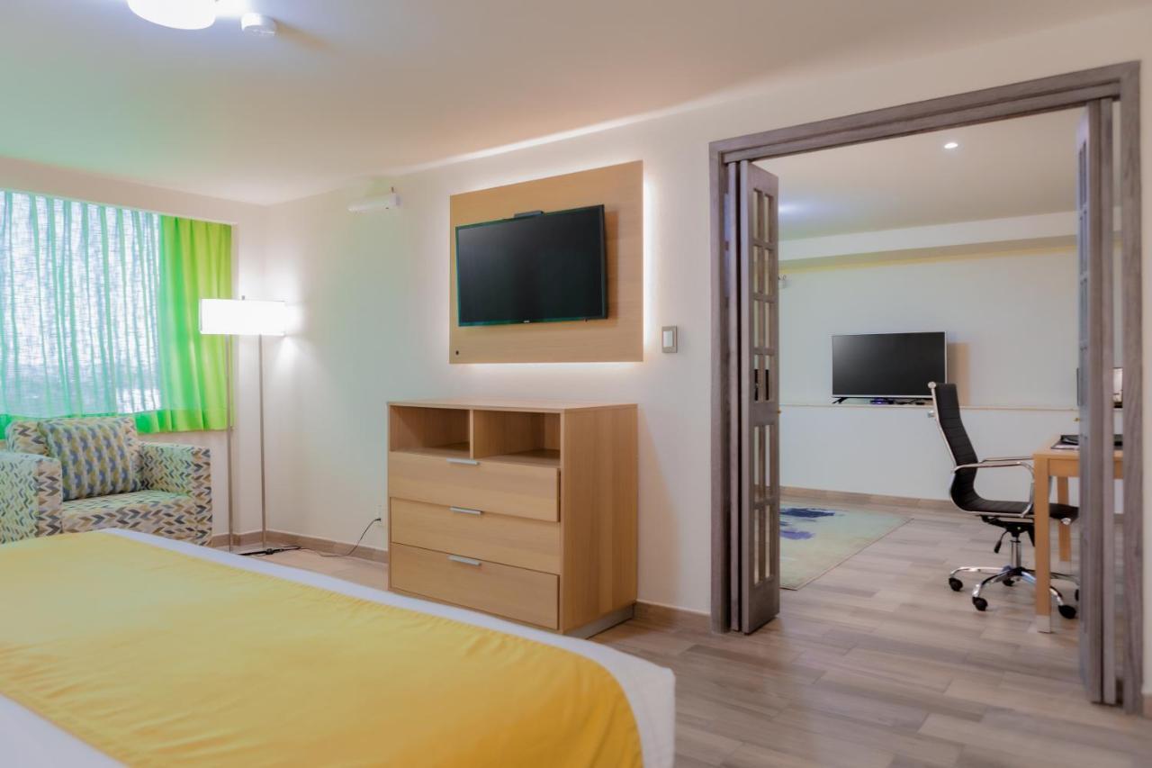 La Joya Pachuca Hotel Buitenkant foto A suite at the Holiday Inn Express in San Francisco