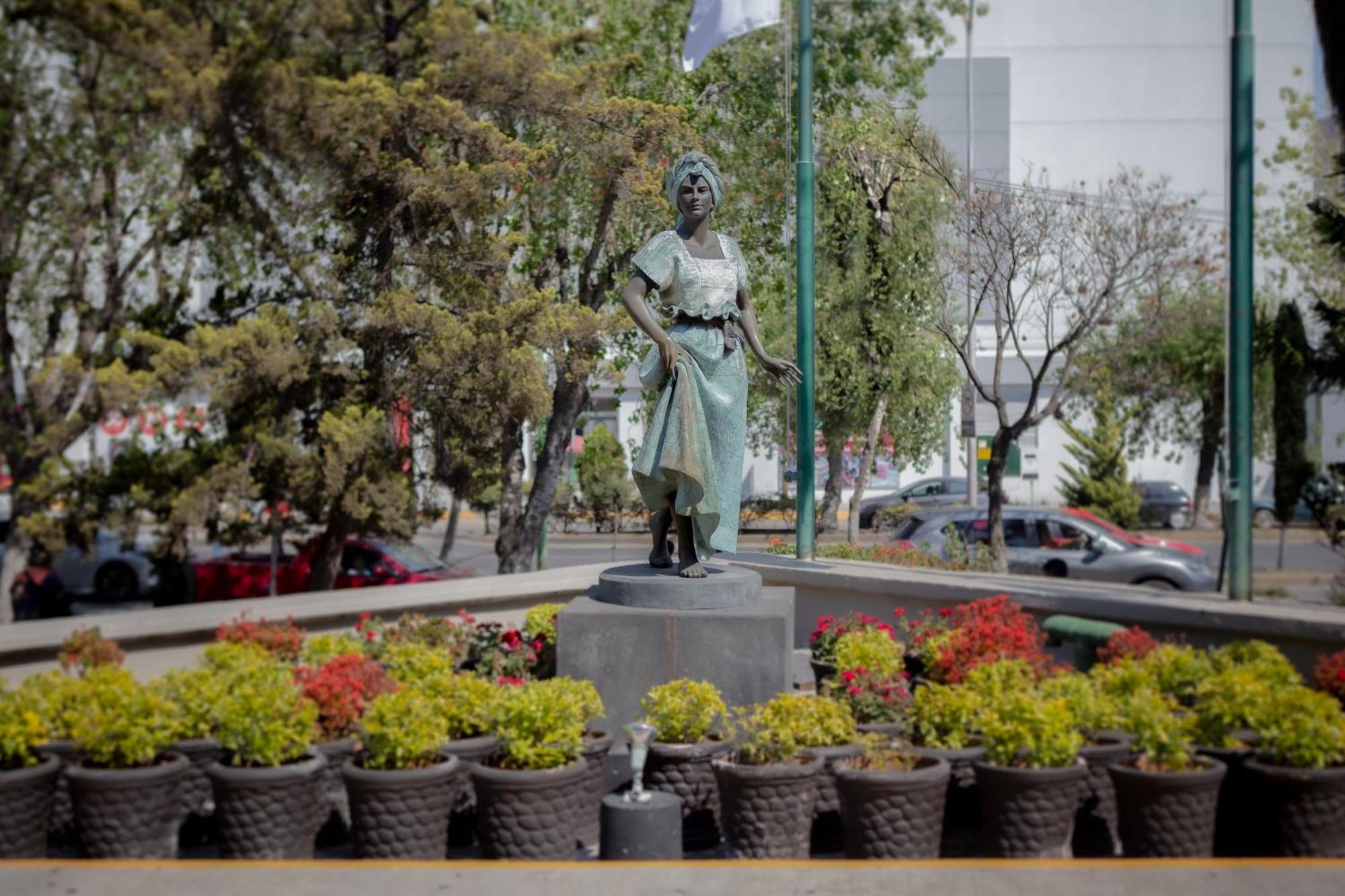 La Joya Pachuca Hotel Buitenkant foto Statue of the Virgin Mary