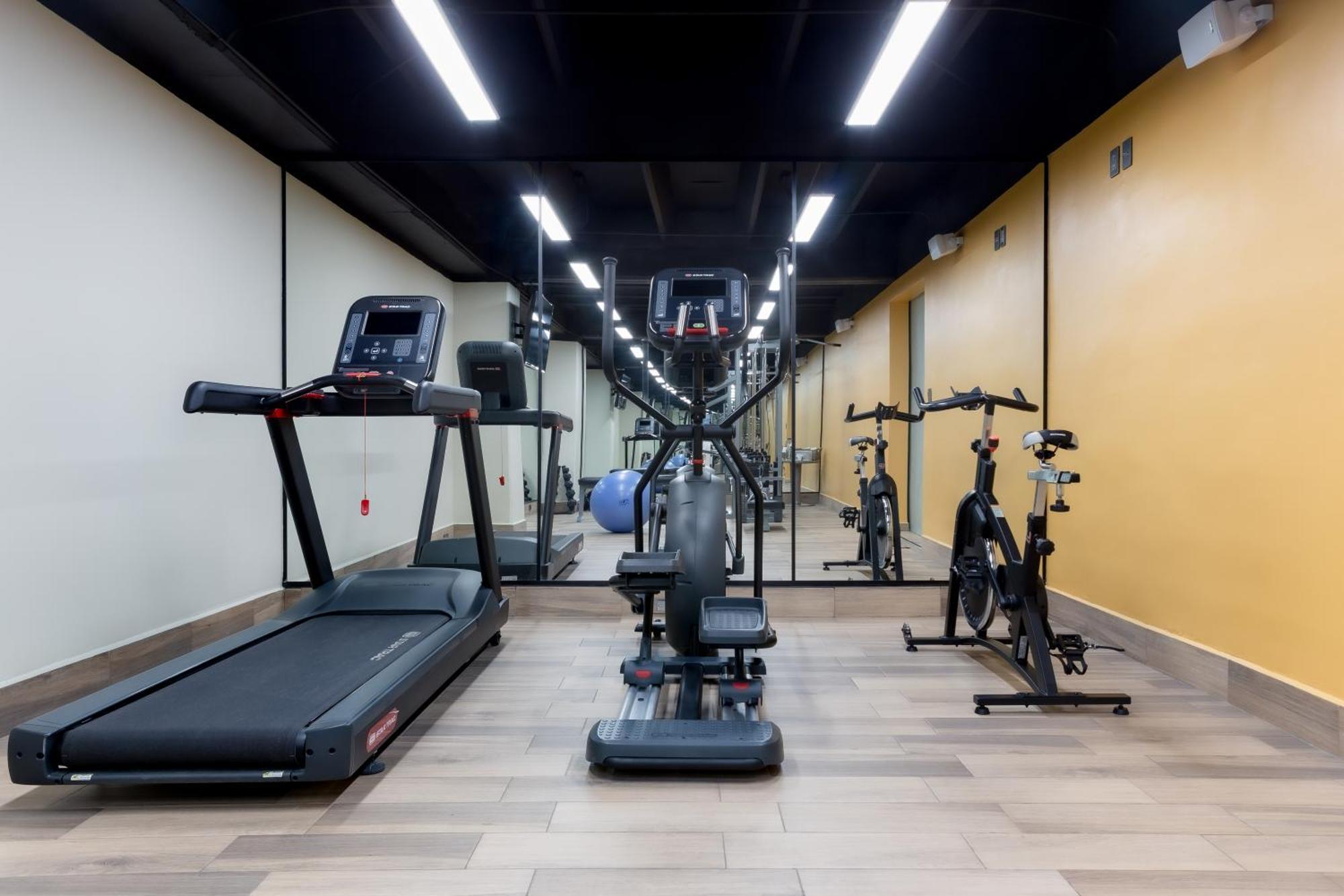 La Joya Pachuca Hotel Buitenkant foto The gym at the hotel