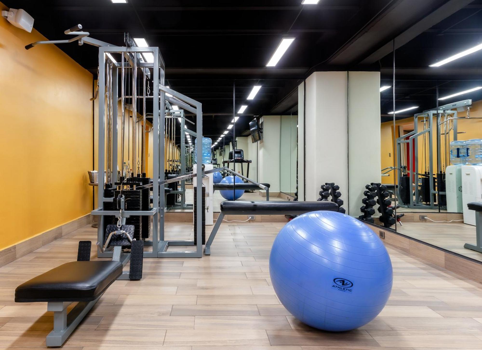 La Joya Pachuca Hotel Buitenkant foto The gym at the hotel