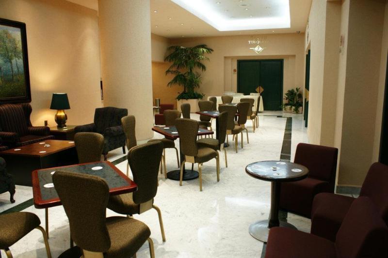 La Joya Pachuca Hotel Buitenkant foto The lounge at the airport